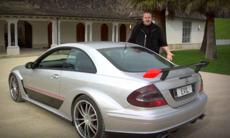 Video: het bizarre huis van Kim Dotcom (en zijn mega-kantoor)