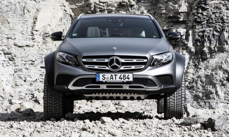 Video: Mercedes-werknemer bouwt offroad E-klasse