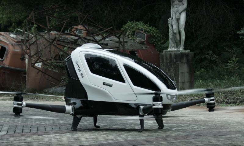 Video: drone vliegt autonoom mensen van A naar B