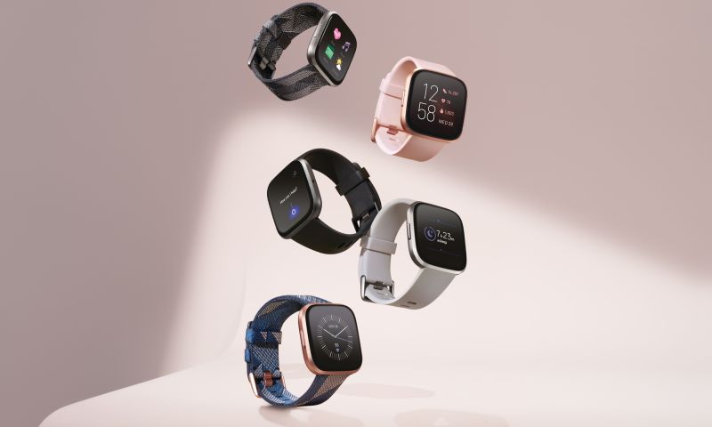 Fitbit onthult nieuwe smartwatch met 'always on'-scherm