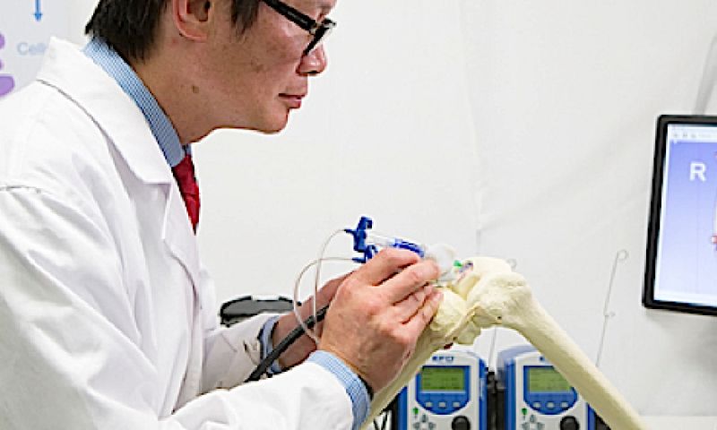 Stukje vinger eraf? Even wat bot bij tekenen