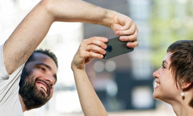 Probeer dit: met z'n tweeën 'dansen' op één smartphone