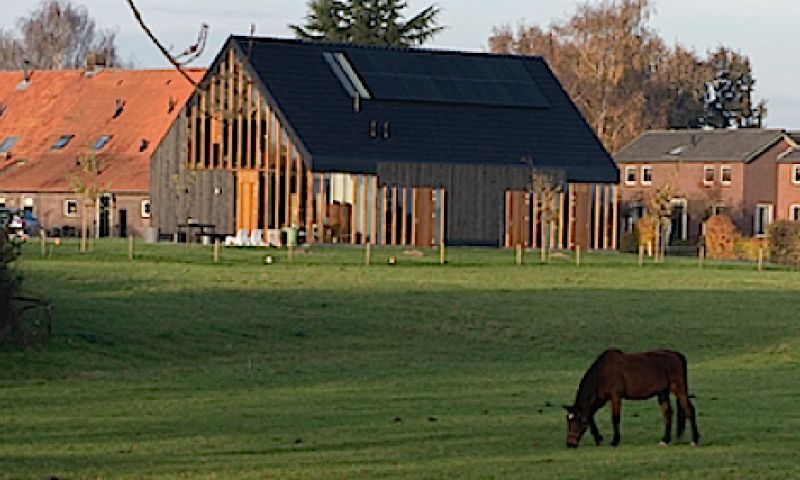 Woning Blackbird valt op met verbrand hout