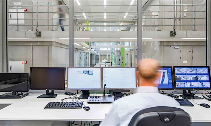 Koning opent modernste gevangenis in Zaanstad