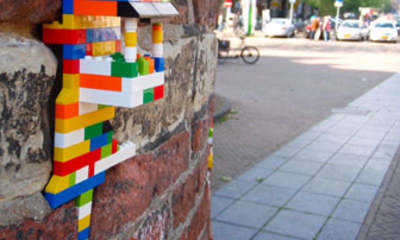 Lego vult gaten in de stad