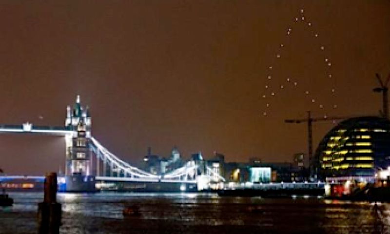 Drones vormen Star Trek-logo boven Londen