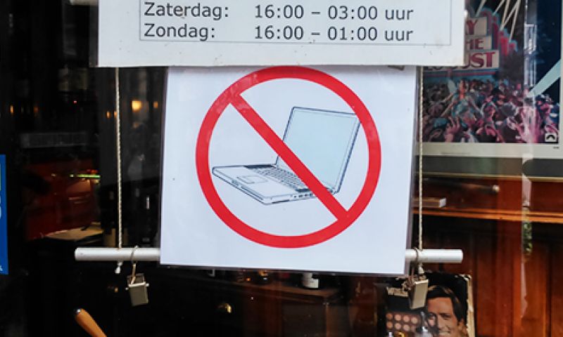Zielig: mijn laptop mag de koffietent niet in