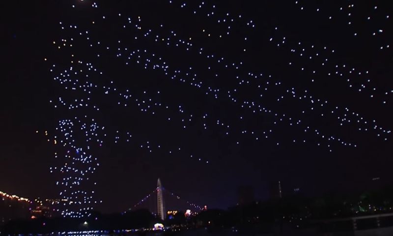 Video van de dag: recordaantal drones in formatie boven China