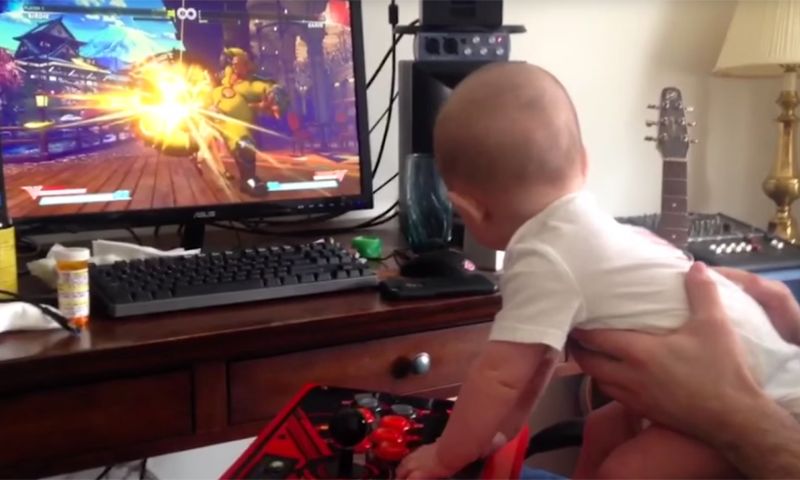 Video: baby is goed in game Street Fighter V