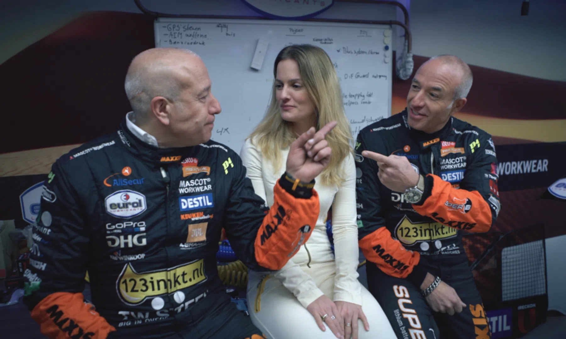 Bright TV: chipgigant ASML en race-broers Coronel