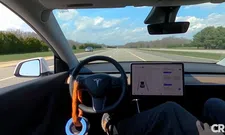 Thumbnail for article: 'Tesla Autopilot werkt ook zonder iemand op bestuurdersstoel'