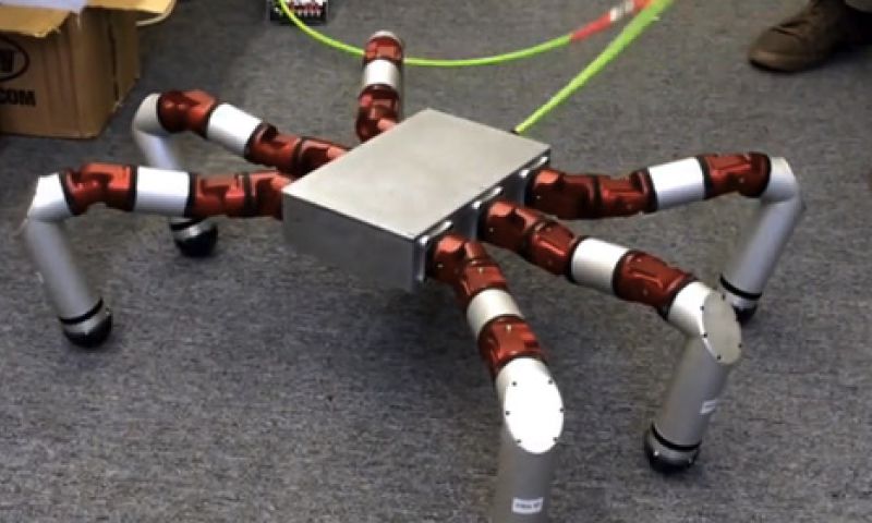 Brrr, deze 'spinnenrobot' heeft slangenpoten