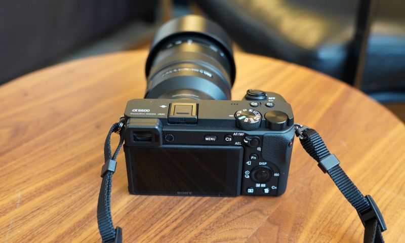 sony kondigt nieuwe a6600 a6100 cameras aan