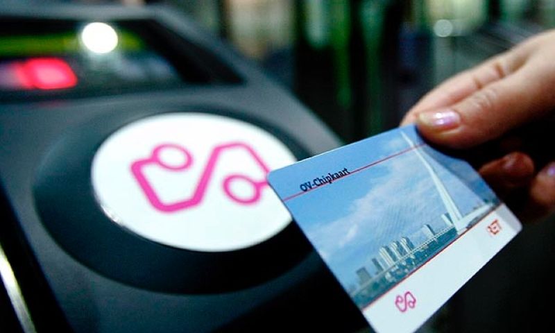 Commentaar: OV-chipkaart moet niet weg, wel veel beter