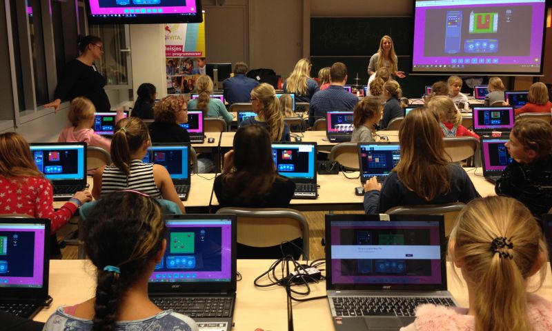 Coderen in de klas met Bomberbot