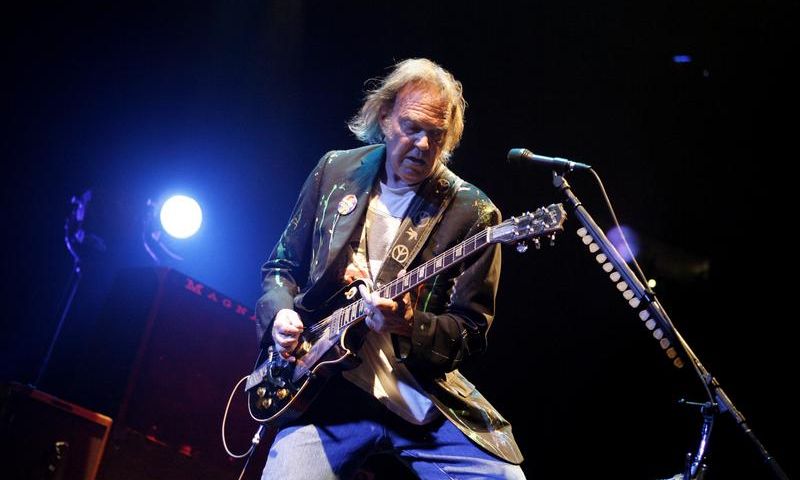 Neil Young: 'MacBook Pro heeft audiokwaliteit van speelgoed'