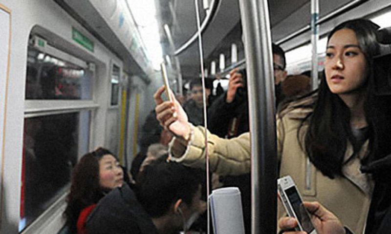 Metro in Beijing heeft 'bibliotheek voor smartphones'