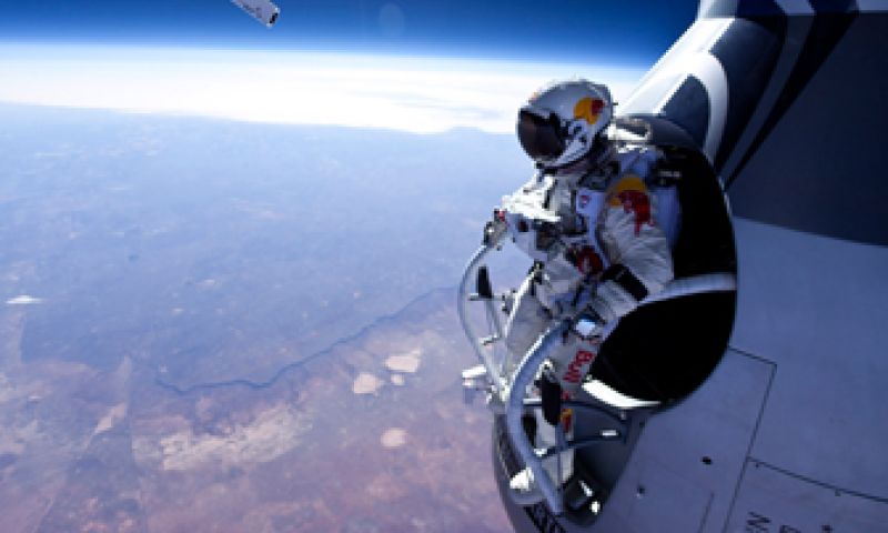 Skydiver springt vanaf 21 km hoogte