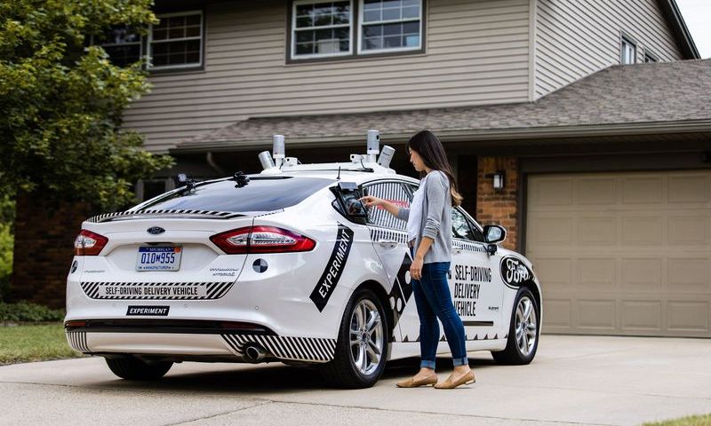 Domino's en Ford testen zelfrijdende pizzabezorgauto's