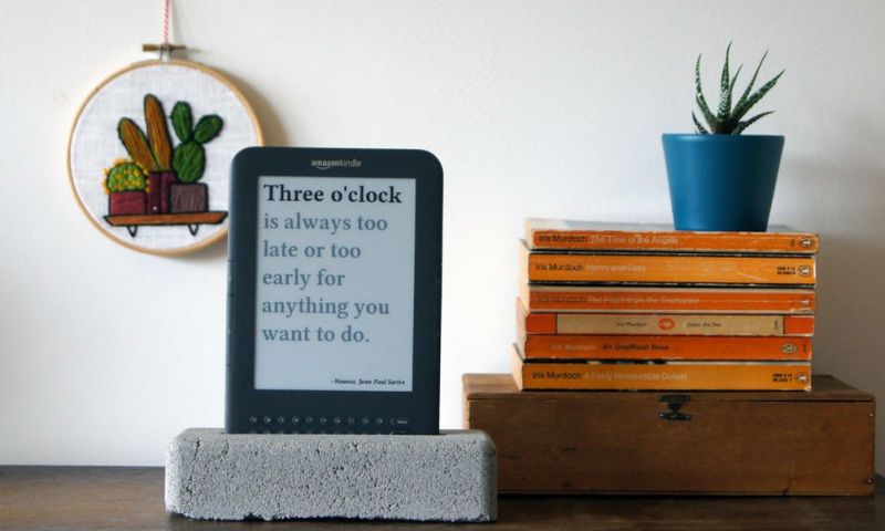 Tover je ereader om in een klok met literaire quotes