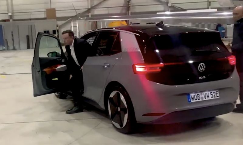 Elon Musk tesla Volkswagen ID 3