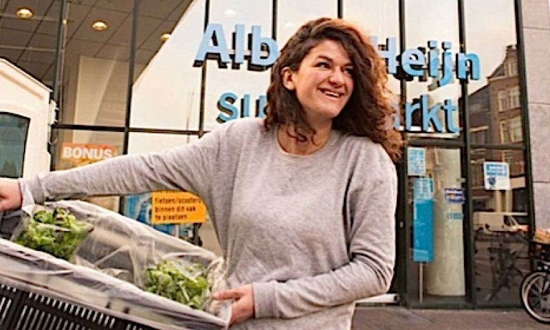 Afhaalmaaltijd met eten wat de afvalbak schaft