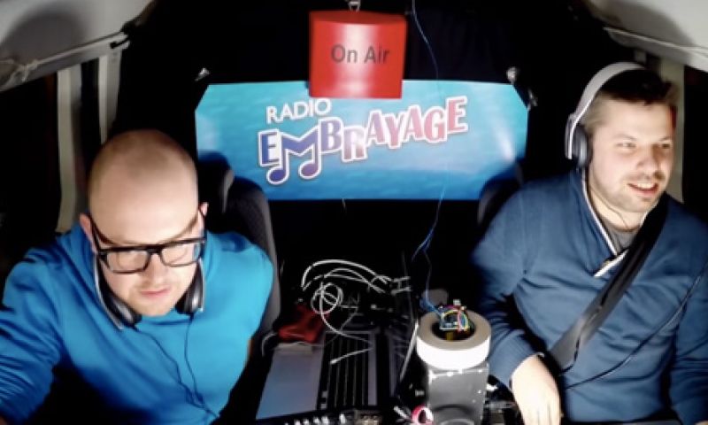Video: autoradio's hacken in de file