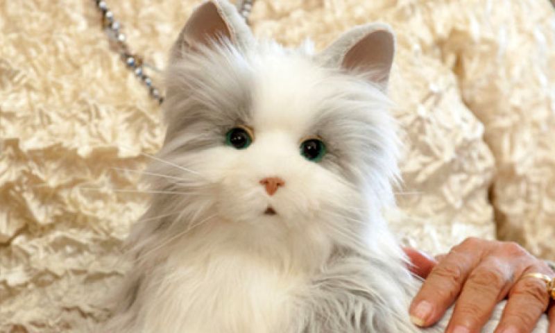 Deze robotkat van Hasbro is bedoeld voor eenzame senioren