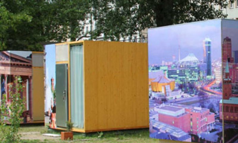 Slapen bij het zwembad