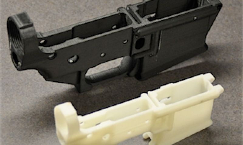 Reporters smokkelen 3D-geprint vuurwapen parlement binnen