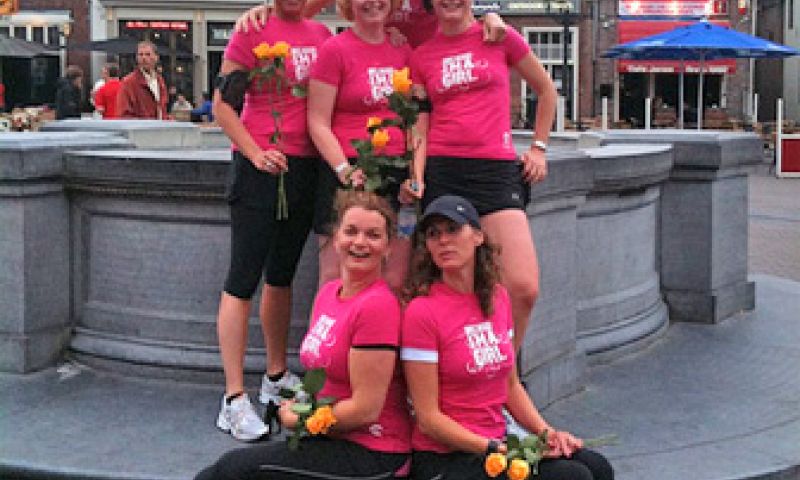 Twitterdames naakt voor goed doel