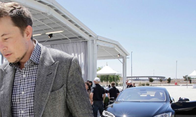 'Tesla brengt als eerste zelfrijdende auto op de markt'