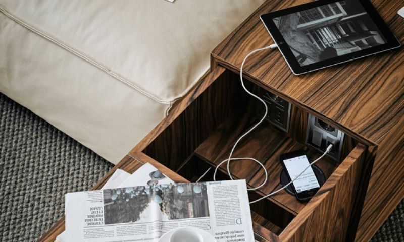 Relaxed thuiswerken in stijl op bank van Philippe Starck