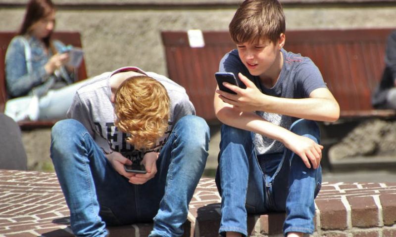 'Minder Nederlandse kinderen hebben Facebook-app'