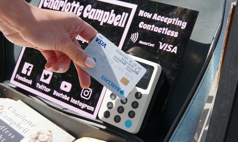 straatmuzikanten contactloos betalen contant geld cash Londen