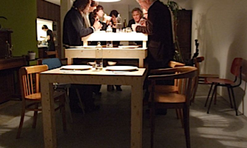 Dineren aan vijf tafels