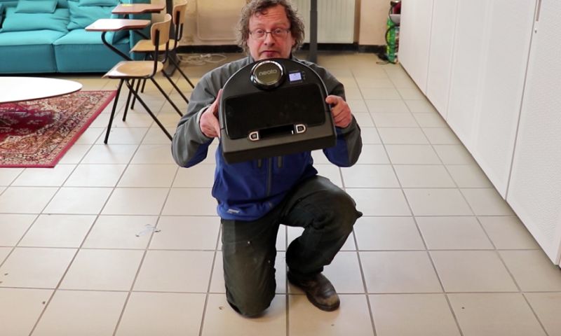 Winnen: we geven een Neato-robotstofzuiger weg