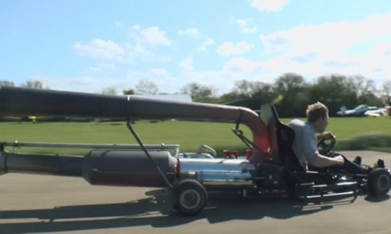 Video: Mad Max in het echt, dikke knalpot op een skelter