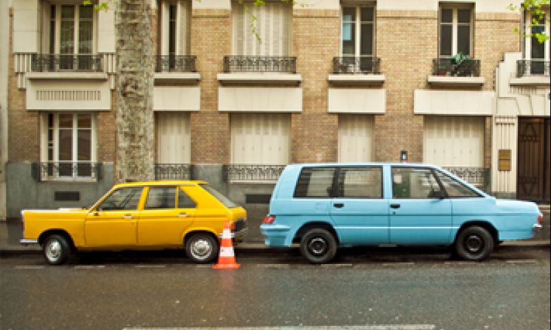 Bizar verbouwde auto's in Franse film