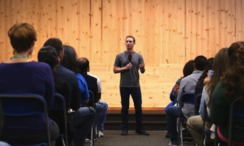 Zuckerberg: "Virtual reality-brillen zien er raar uit"