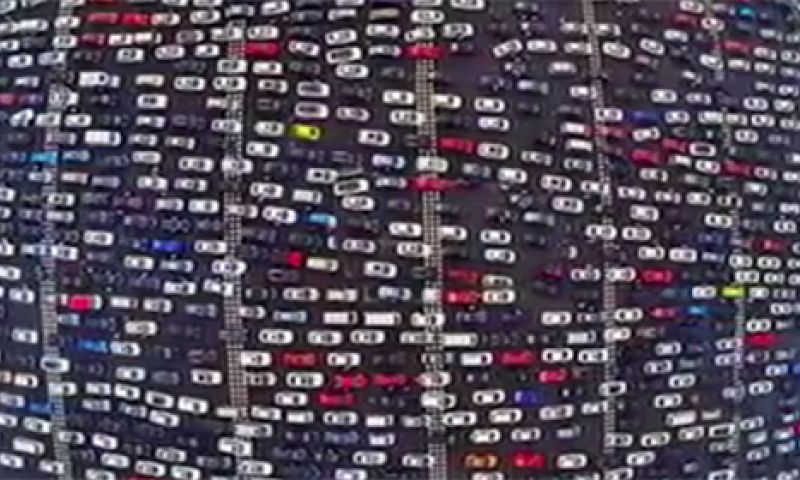 Video: drone filmt grootste file ooit op Chinese snelweg met 50 banen