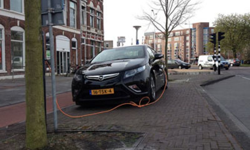 Plug je Ampera in