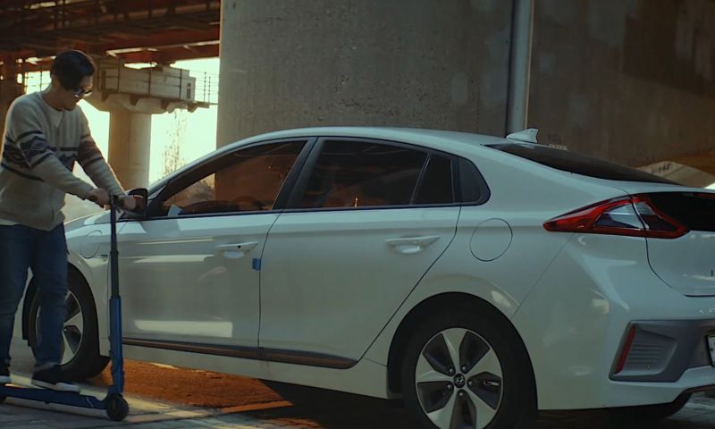 Hyundai Ioniq krijgt step in de deur