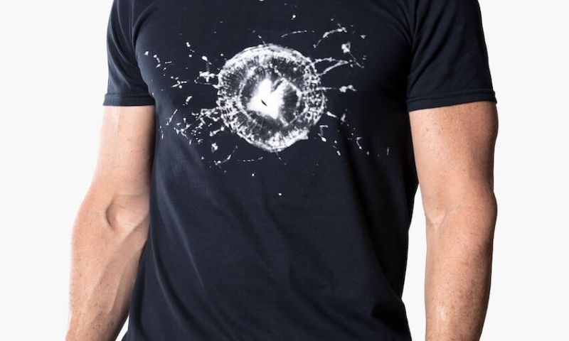 Geintje van Tesla: nieuw shirt met kapotgeslagen Cybertruck