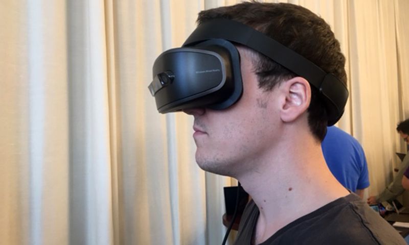 Eerste VR-brillen voor Windows verschenen