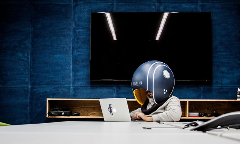 Nu even niet! Sluit je af van collega's met deze helm