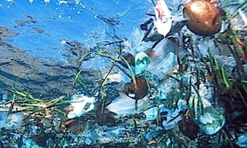 Stofzuiger van oceaanplastic