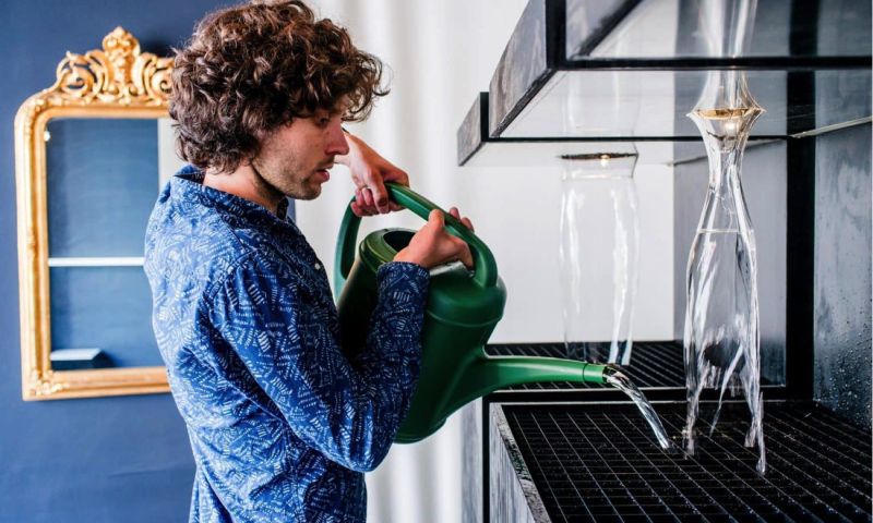 jolan van der wiel water vase magnetic sheik dubai design wonderlijk