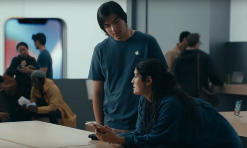 Samsung dist Apple met spotje over trage iPhones