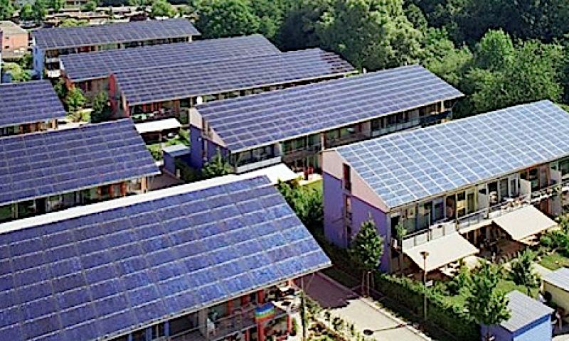 Zonnepanelen tussen de Billy-boekenkasten